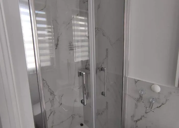 شقة Hexagon Nr 10 *